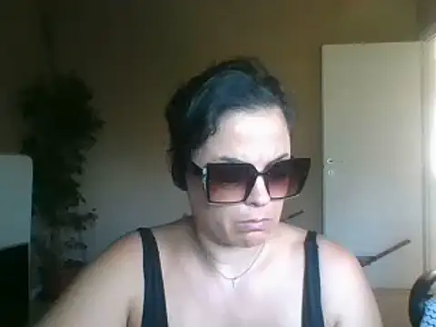 ITALIANASISIXX online show from June 2026 04:37:02 PM