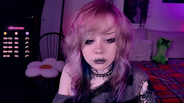 Lollyshy online show from November 2025 10:37:01 AM