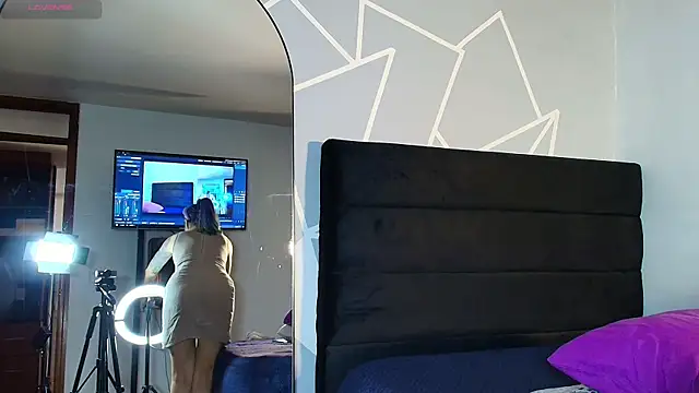 karlamoon23 online show from April 2026 08:17:02 PM