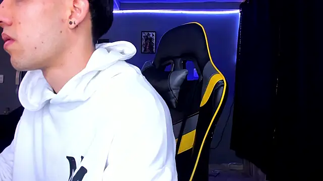 alexgiraldo   online show from September 2025 12:07:01 PM