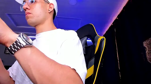 alexgiraldo   online show from September 2025 01:46:01 PM