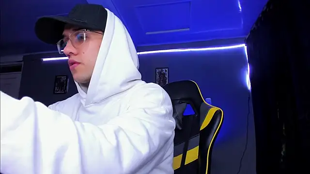 alexgiraldo   online show from October 2025 10:16:02 AM