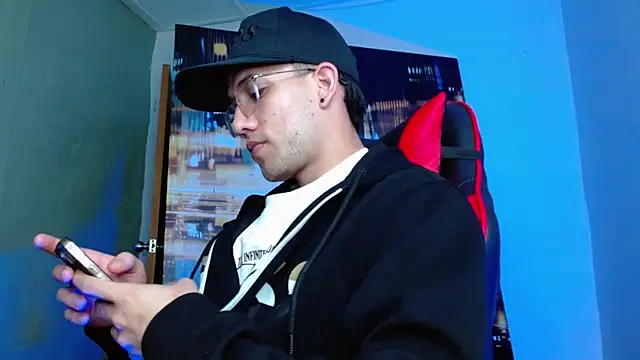 alexgiraldo   online show from April 2026 01:54:01 AM