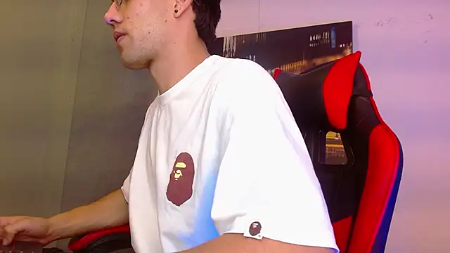 Snapshot of alexgiraldo__ chatting on May 2026 02:39:01 AM alexgiraldo online show from May 2026 02:39:01 AM