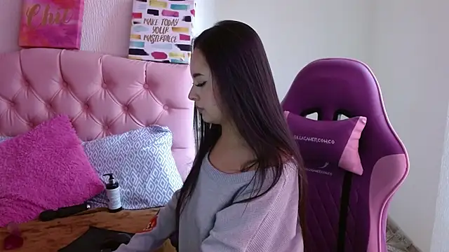 Snapshot of Emma-Flowers chatting on September 2025 07:30:01 PM Emma-Flowers online show from September 2025 07:30:01 PM