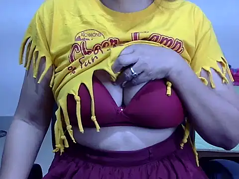 Snapshot of rekha_1508 chatting on February 2026 05:04:01 AM rekha 1508 online show from February 2026 05:04:01 AM