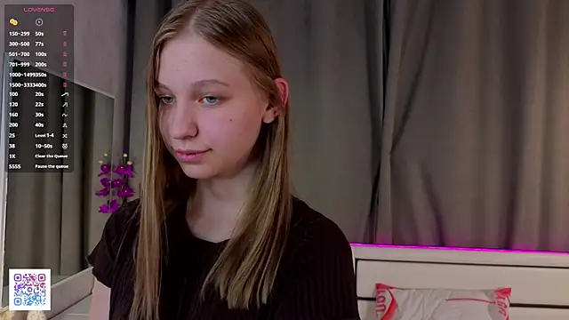 LynneHaviland online show from October 2025 06:08:01 PM