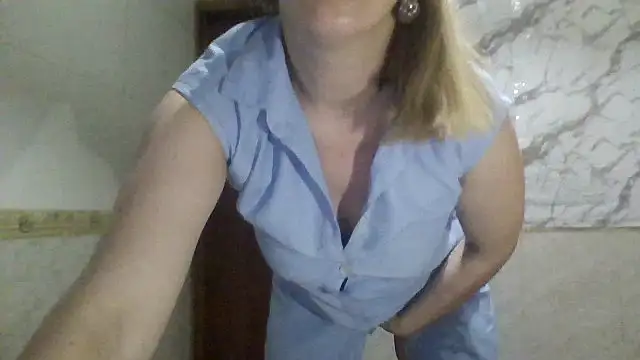 Snapshot of MiyaHottie chatting on July 2026 01:31:02 AM MiyaHottie online show from July 2026 01:31:02 AM