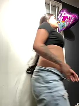 Alyha Cortes online show from October 2025 01:27:01 AM