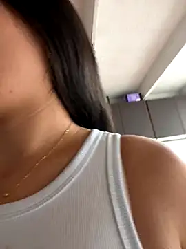 Alyha Cortes online show from October 2025 01:11:01 PM