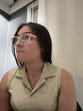 Alyha Cortes online show from November 2025 01:22:02 PM