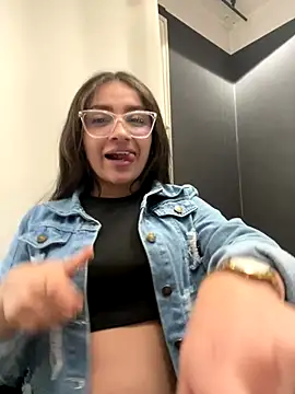 Alyha Cortes online show from November 2025 03:38:02 AM