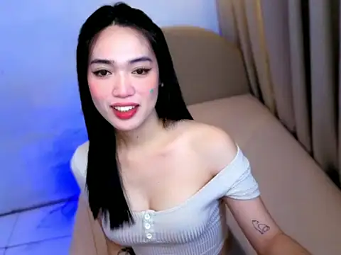 Snapshot of Madmoisellex chatting on May 2026 07:42:02 PM Madmoisellex online show from May 2026 07:42:02 PM