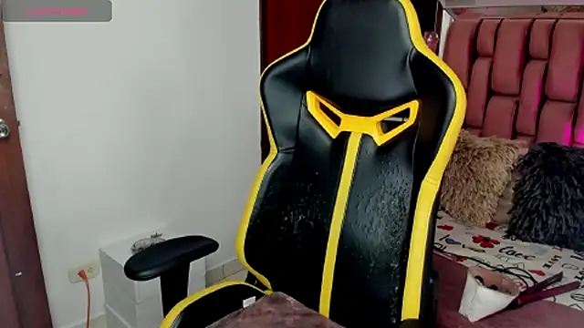 Snapshot of sara_slut21 chatting on March 2025 08:49:01 PM sara slut21 online show from March 2025 08:49:01 PM