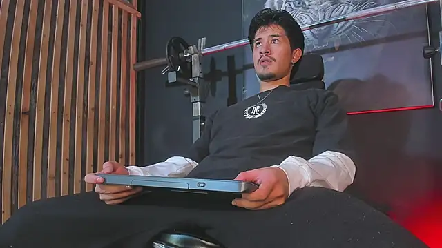 DimitriDeluxe online show from November 2025 07:47:02 PM