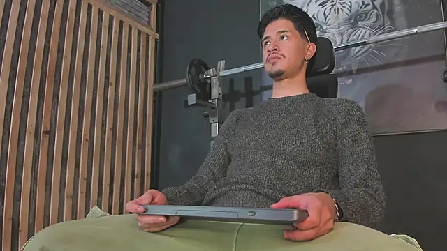 DimitriDeluxe online show from November 2025 07:37:02 PM