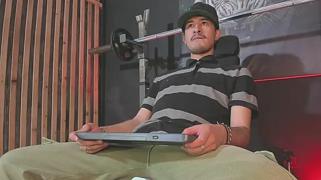 DimitriDeluxe online show from December 2025 08:03:02 PM