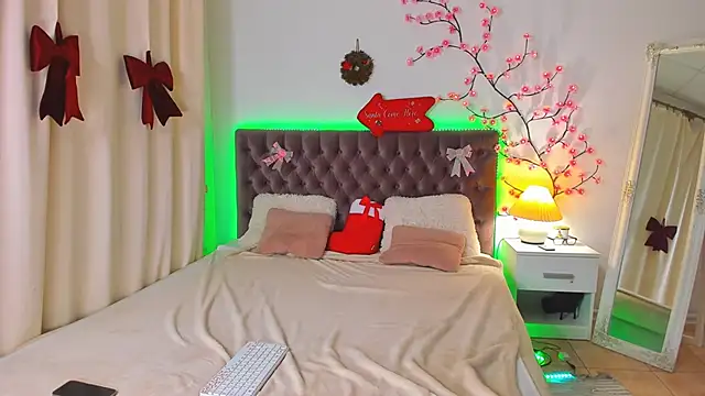 NikkiBustt online show from December 2025 08:50:02 PM