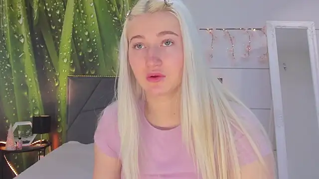 HollyTailors online show from February 2026 06:06:02 AM