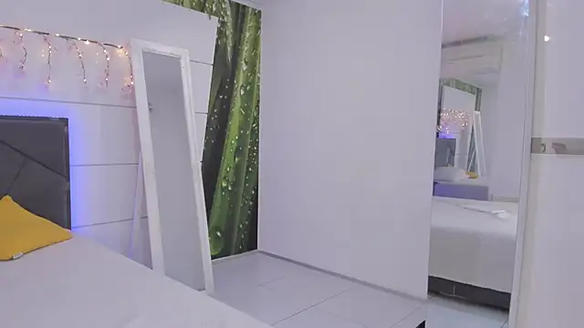 HollyTailors online show from February 2026 06:50:01 AM