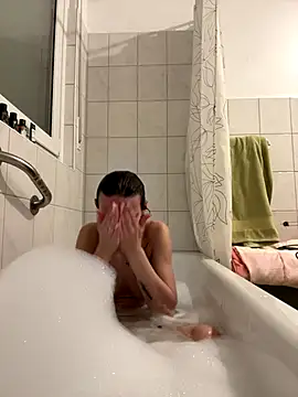 Emilia Mausi online show from December 2025 08:13:01 PM