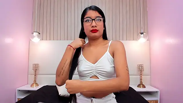 Snapshot of MelanyWayne_ chatting on May 2026 05:53:02 PM MelanyWayne online show from May 2026 05:53:02 PM