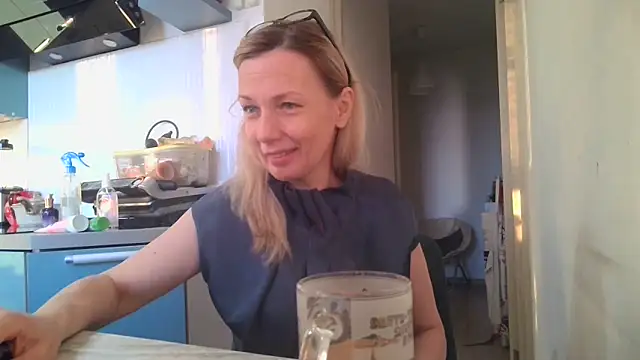 Snapshot of Sweetmurrr chatting on June 2026 01:40:02 AM Sweetmurrr online show from June 2026 01:40:02 AM