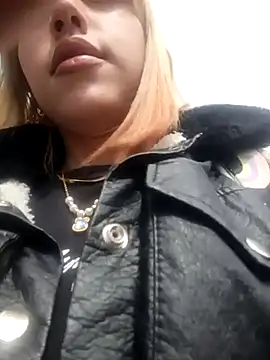 zohet kriss online show from October 2025 01:52:02 PM