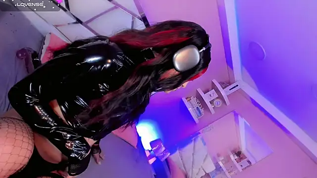 Ariia-janee online show from November 2025 06:01:01 AM