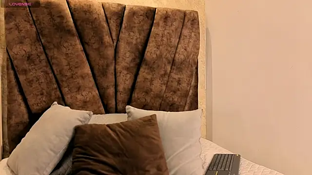 Snapshot of Miagomezx chatting on February 2026 06:58:01 PM Miagomezx online show from February 2026 06:58:01 PM