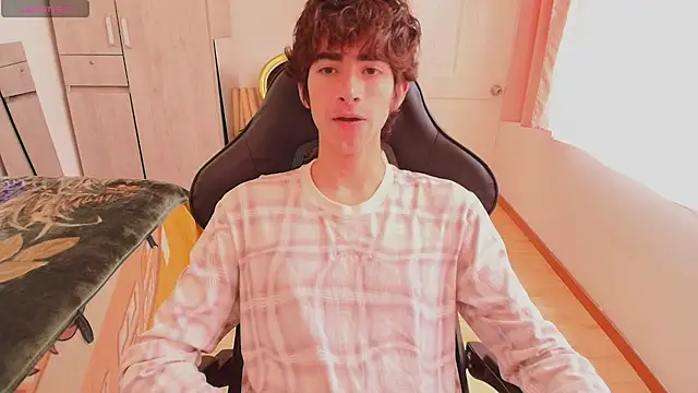 Nude Boy18 online show from September 2025 03:23:02 PM