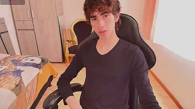 Nude Boy18 online show from September 2025 04:18:01 PM