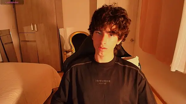 Nude Boy18 online show from September 2025 09:54:01 AM