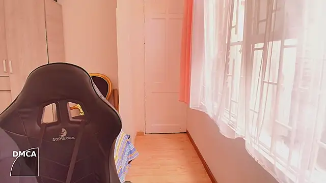 Nude Boy18 online show from October 2025 08:29:02 PM