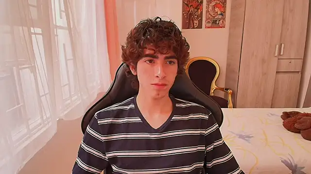 Nude Boy18 online show from October 2025 08:53:02 PM