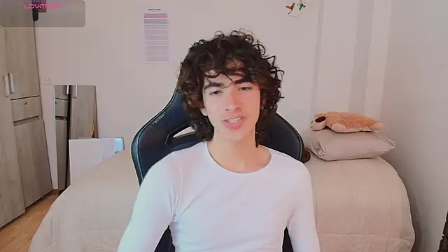 Nude Boy18 online show from February 2026 07:10:02 PM