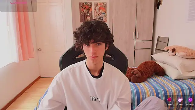 Nude Boy18 online show from April 2026 06:02:01 PM