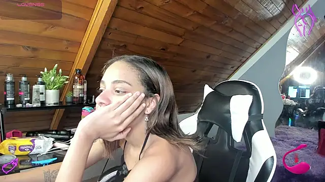 yumi hanna online show from January 2026 02:15:01 AM