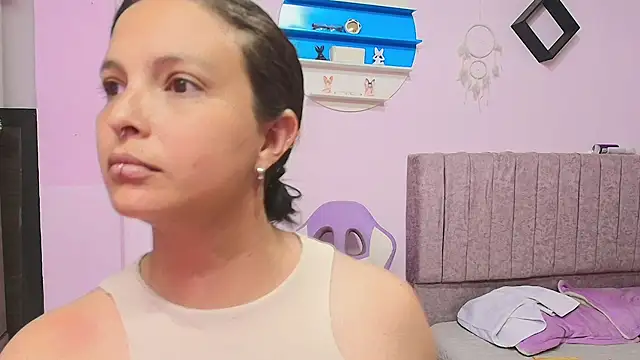 Snapshot of MiSofialeal chatting on January 2026 05:06:01 PM MiSofialeal online show from January 2026 05:06:01 PM