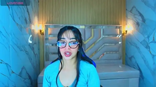 zoe r  online show from December 2025 03:23:01 AM