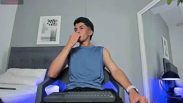 Tylerffoxx online show from September 2025 09:04:01 PM