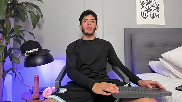Tylerffoxx online show from July 2026 10:27:02 PM