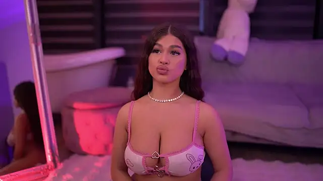 BellaNoirre online show from November 2025 06:48:02 PM