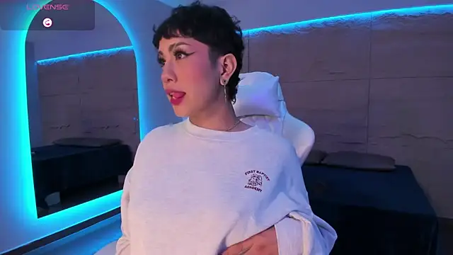 Snapshot of ZahaRose chatting on September 2025 08:32:02 PM ZahaRose online show from September 2025 08:32:02 PM