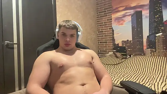 MusclePhantom online show from December 2025 09:45:01 PM