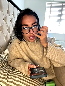 BELLABLACKXUK online show from October 2025 11:18:01 AM