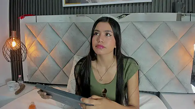 Snapshot of Baby-Rouse_ chatting on November 2025 04:22:01 PM Baby-Rouse online show from November 2025 04:22:01 PM