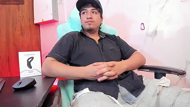 Snapshot of juanmechanic_ chatting on May 2026 02:14:02 PM juanmechanic online show from May 2026 02:14:02 PM