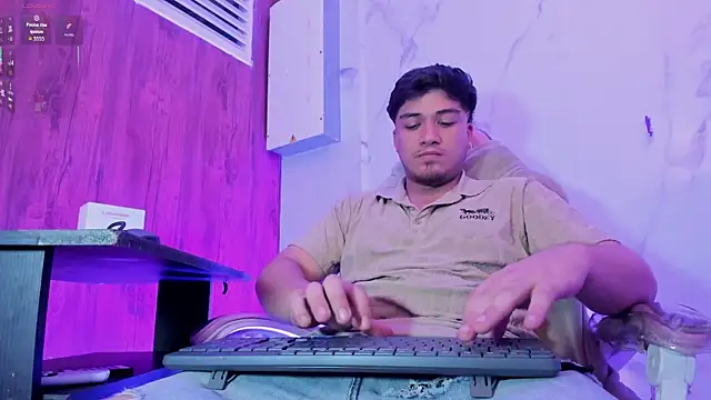 Snapshot of juanmechanic_ chatting on July 2026 12:59:02 AM juanmechanic online show from July 2026 12:59:02 AM
