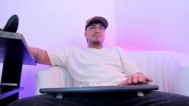 Snapshot of juanmechanic_ chatting on July 2026 10:00:01 PM juanmechanic online show from July 2026 10:00:01 PM